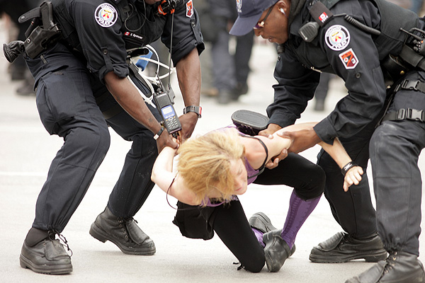 Policeman arrest fan xxx pic