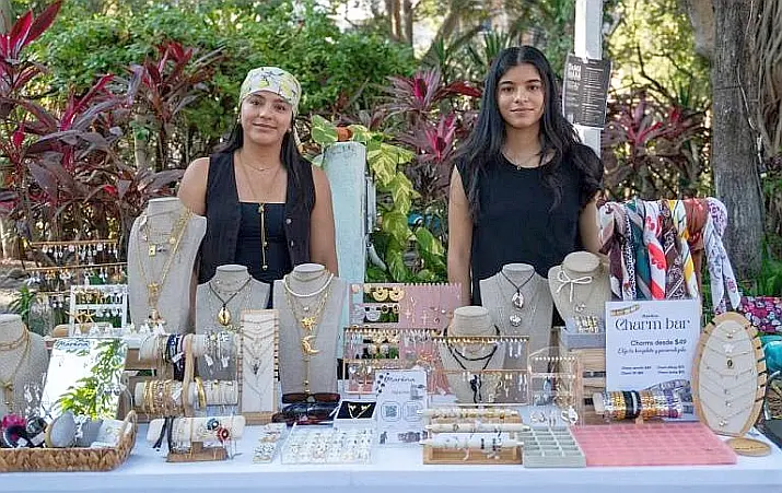 Puerto Vallarta Youth Bazaar at Lázaro Cárdenas Park