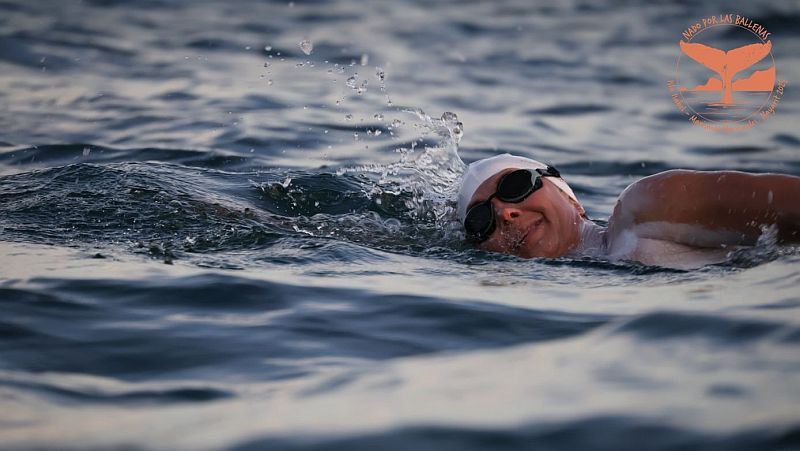 Mexican Swimmer Completes 43-kilometer Swim for Ocean Preservation Mexican Swimmer Completes 43-kilometer Swim for Ocean Preservation