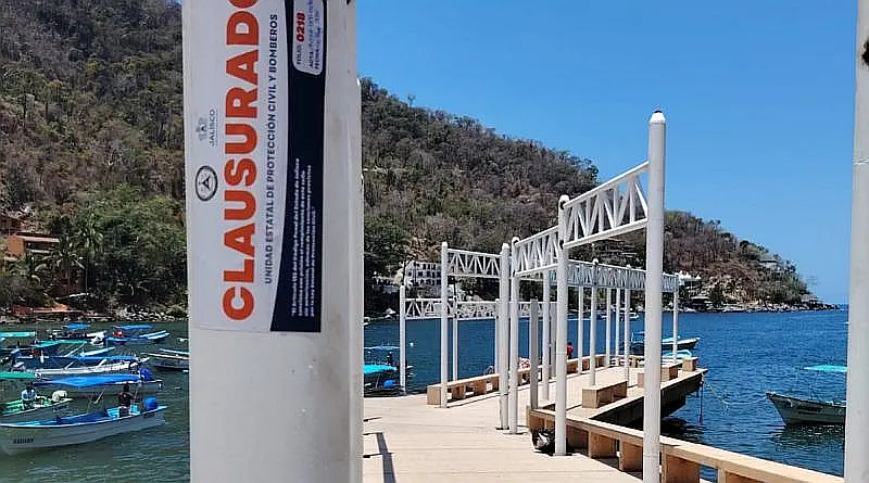 Safety Review Pauses Roof Construction at Boca de Tomatlán Pier