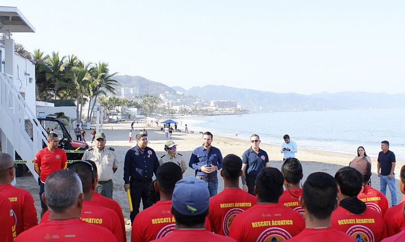 Camarones Beach Gets First of Vallarta’s 12 New Lifeguard Towers Camarones Beach Gets First of Vallarta’s 12 New Lifeguard Towers