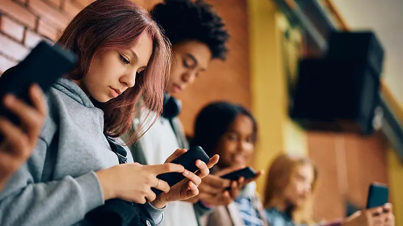 Mexico Enacts National Ban on Cell Phones in Primary Schools