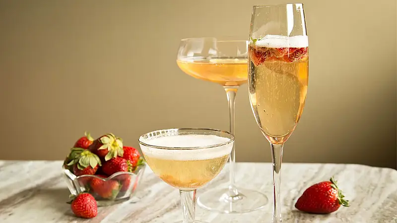 Champagne Cocktails That’ll Make Your New Year’s Eve Sparkle Champagne Cocktails That’ll Make Your New Year’s Eve Sparkle