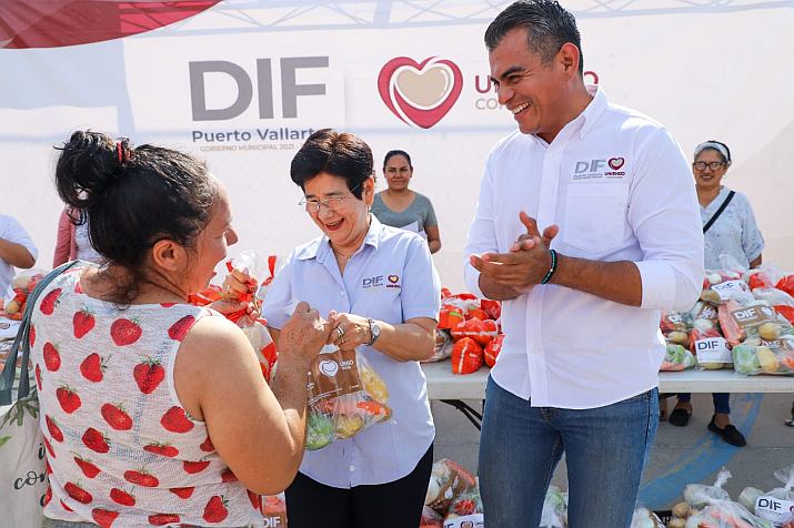 DIF Provided More Than 2000 Christmas Dinners to Vallarta Families