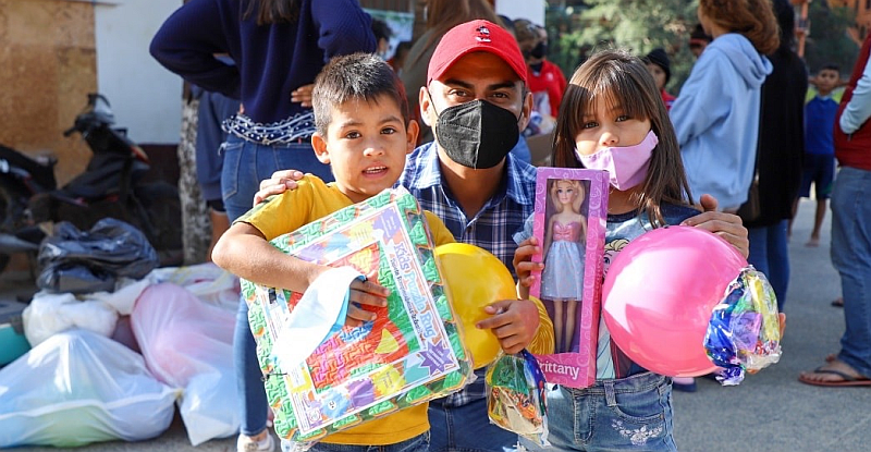 DIF Puerto Vallarta ‘Gifts from the Heart’ Toy Drive