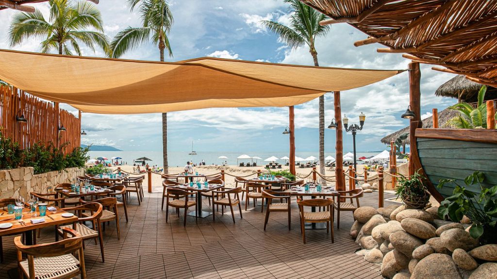 Daiquiri Dick's on the beach Open for Brunch & Dinner | Banderas News