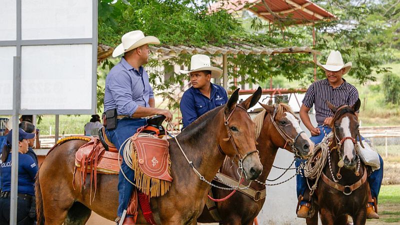 Community Comes Together for El Colorado’s Traditional Paseadas