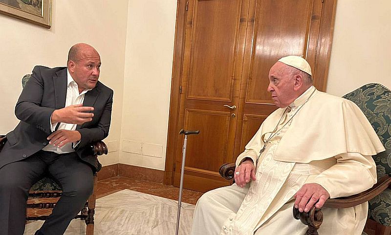 Enrique Alfaro Visits Pope Francis in His Personal Residence