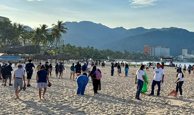 450 Join Holi Beach Cleanup, Remove Half Ton of Waste
