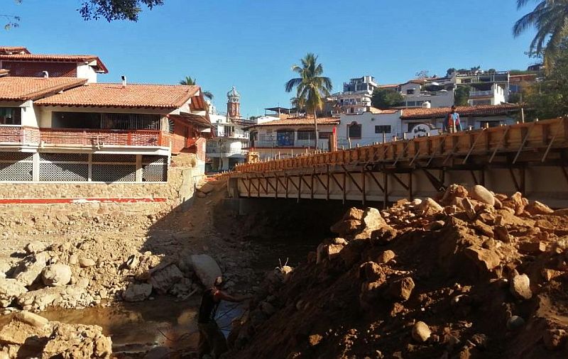 SIOP: Vallarta’s Insurgentes Street Bridge 98% Complete