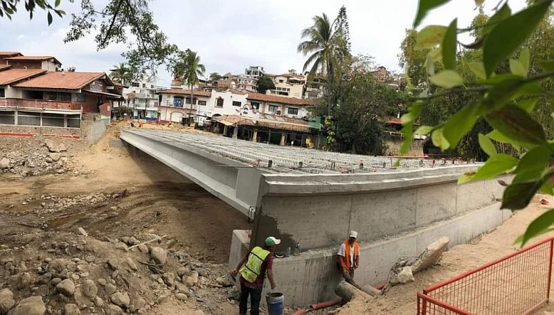 Puerto Vallarta’s Insurgentes Street Bridge Nears Completion