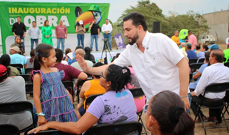 Llanitos Celebrates New Paving on Fco. Madero Street