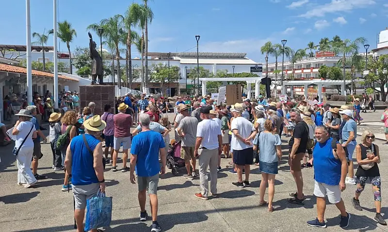 No Kings/No Tyrants Rally in Puerto Vallarta a Huge Success