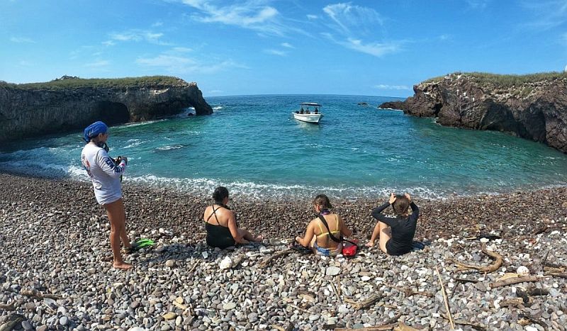 Volunteers Clean Up Marietas Islands Ahead of Fundraising Swim