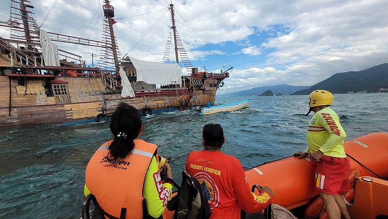 Iconic Marigalante Pirate Ship Sinks Off Puerto Vallarta Coast