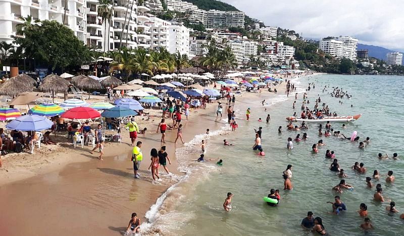 First National Tourists of the Summer Arrive in Vallarta