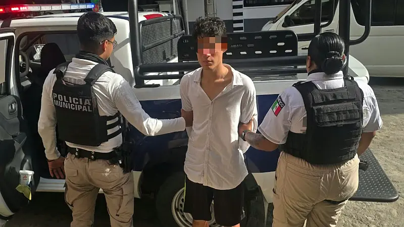Puerto Vallarta Police and Citizens Stop Purse Snatcher