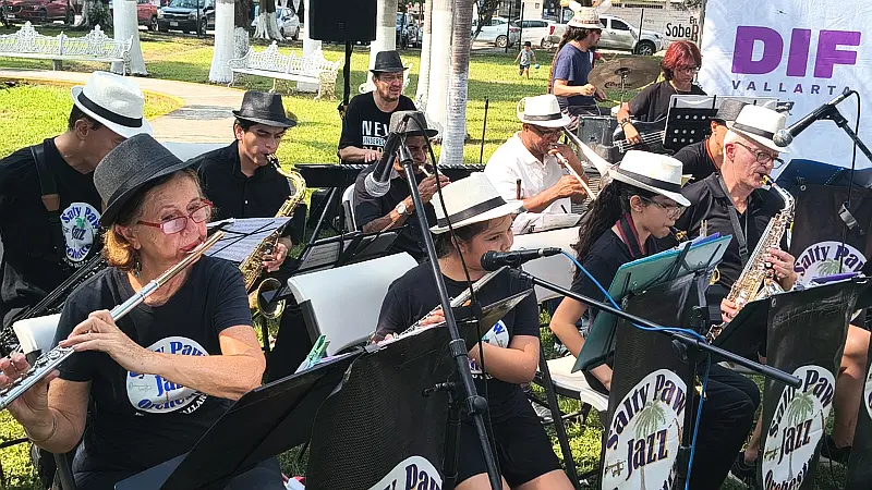 Salty Paw Jazz Band Brings Music to CAIAM Seniors