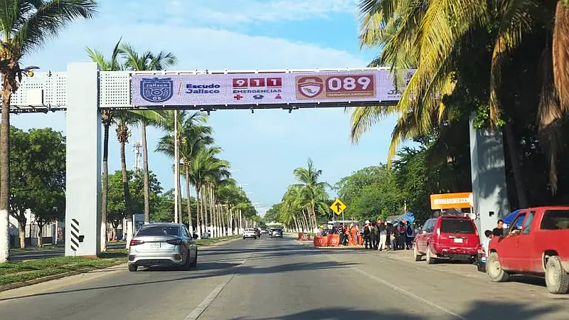 New Security Arch Installed at Vallarta Entrance