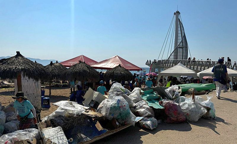 Puerto Vallarta’s Trash Fishing Event Collected 2.3 Tons of Waste