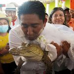 mayor-marries-crocodile