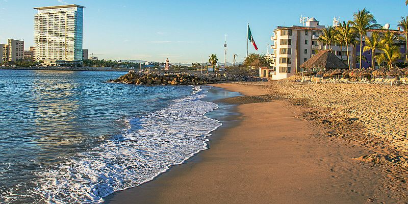 Puerto Vallarta’s Playa de Oro Earns Platinum Beach Status Puerto Vallarta’s Playa de Oro Earns Platinum Beach Status